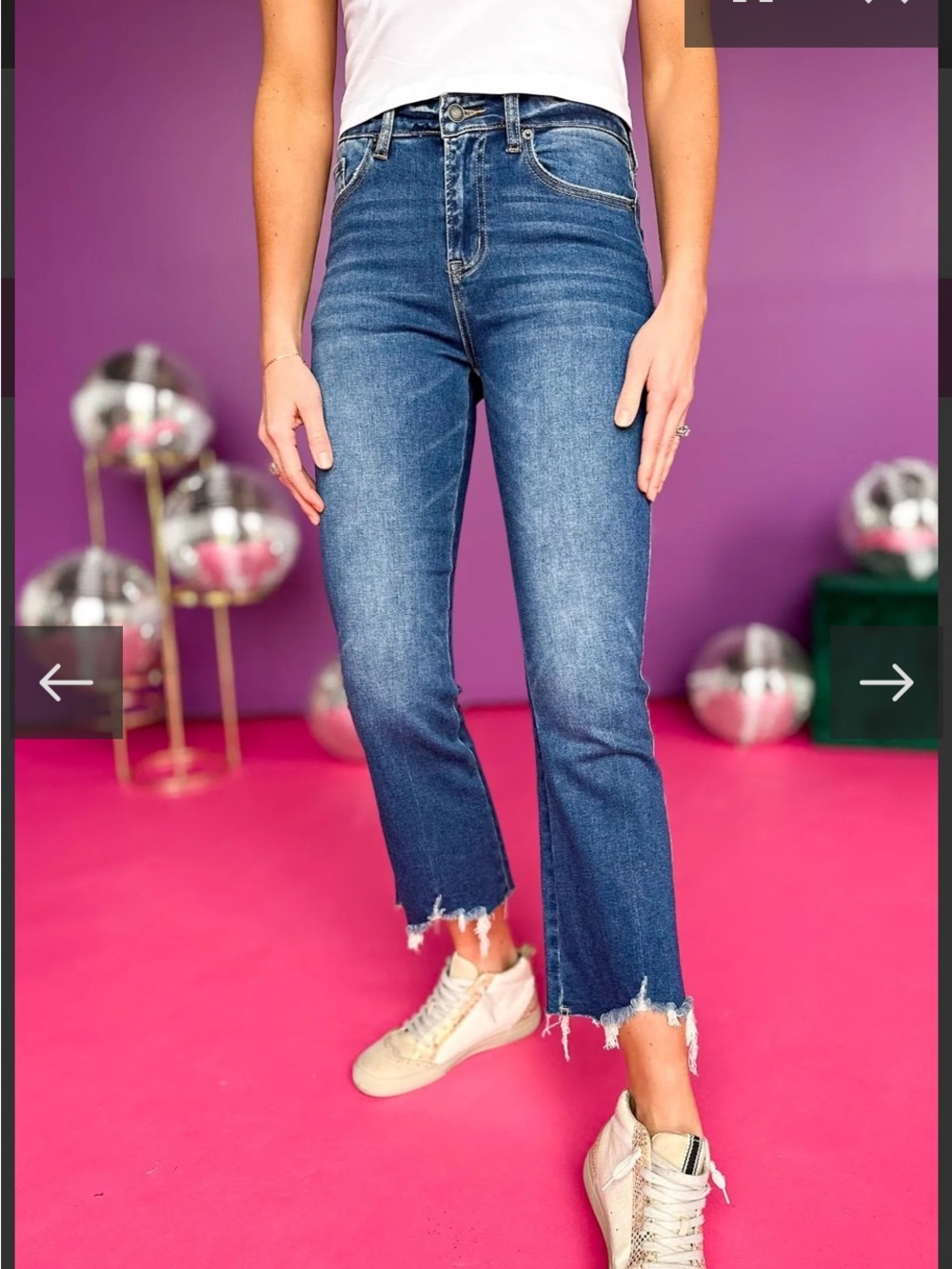 Mica Dark Wash jeans feature a high-rise fit with an uneven frayed hem SZ 31